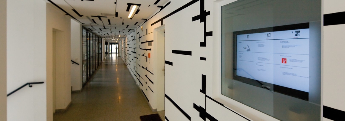 PORTEGO Infoboard in einer Wohnhausanlage PORTEGO Infoboard in einer Wohnhausanlage